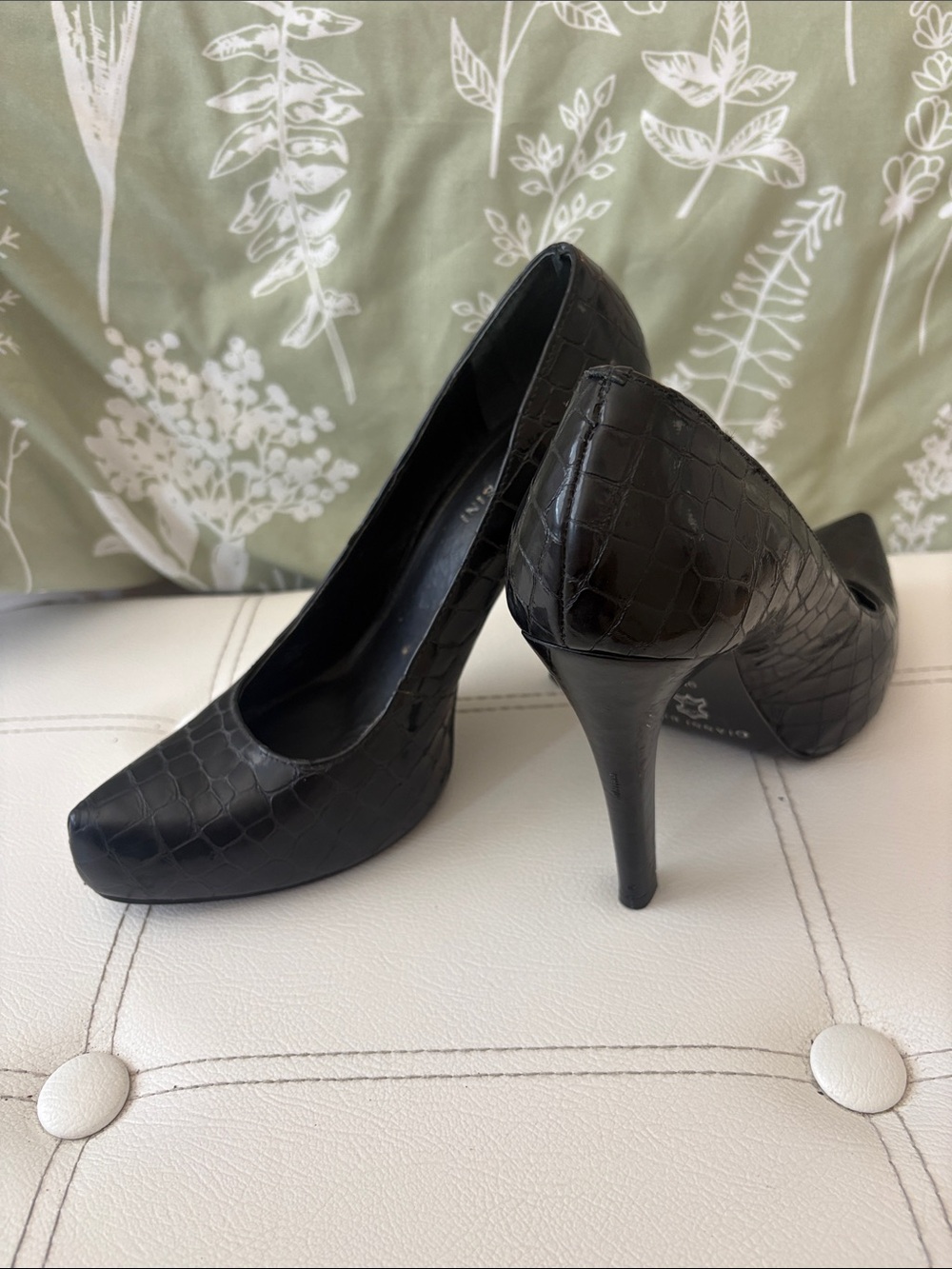 Gianni Bini Black Croc-Embossed Stiletto Pumps